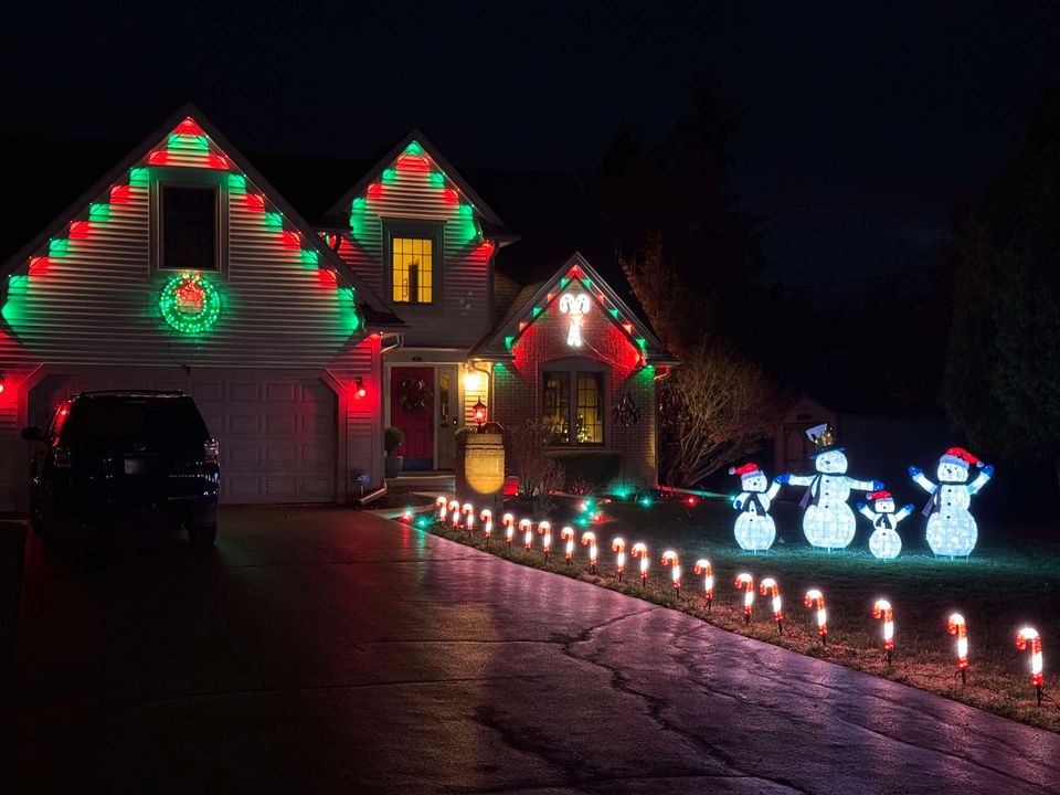 A house with a professional, seamless lighting installation.